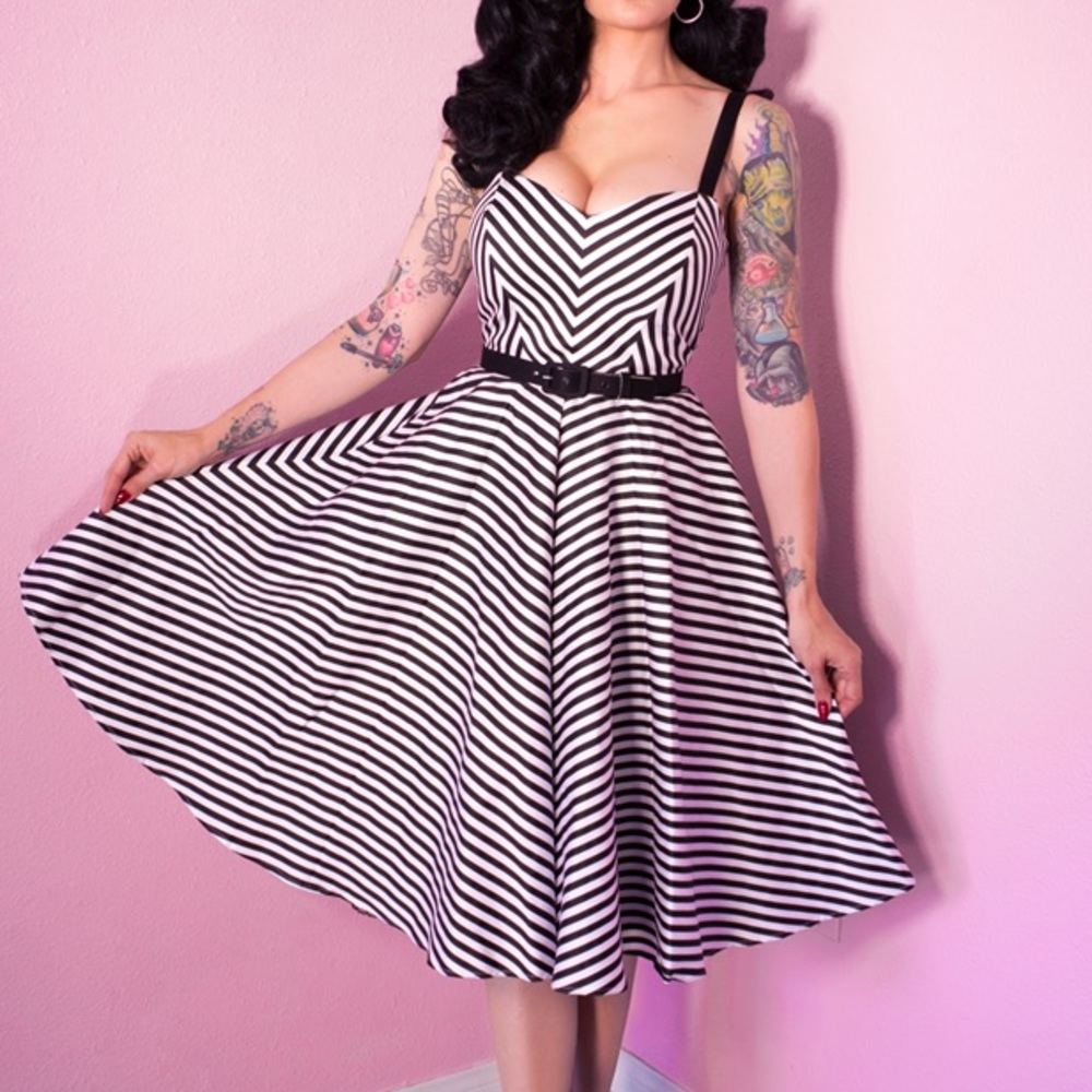 Vixen by Micheline Pitt 4x Black and white dress